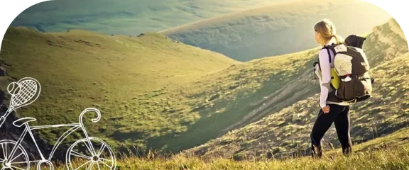 bir yolda yürüyen bir kişi