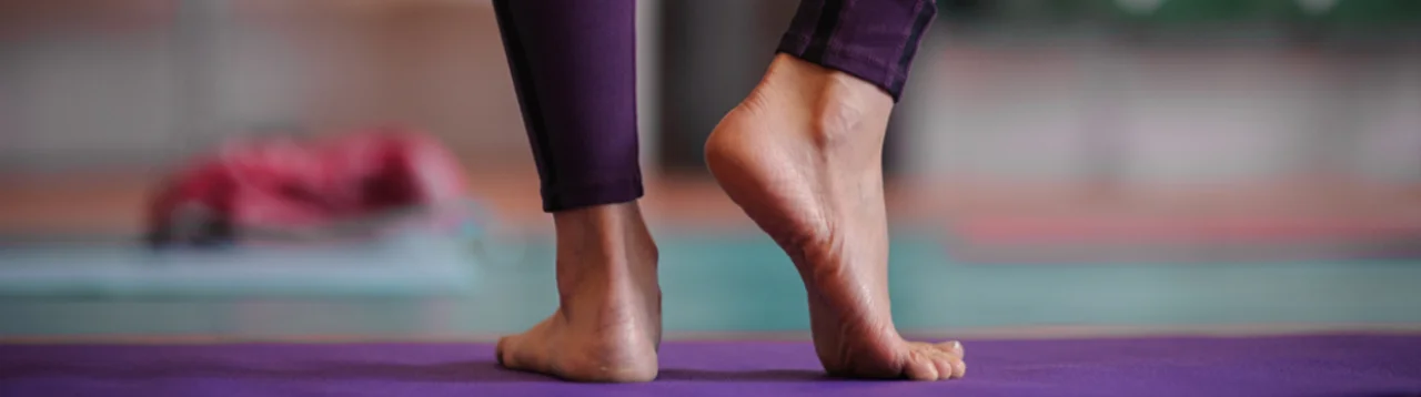 人の足のクローズアップ